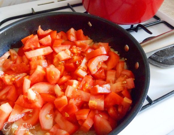 Добавляем в сковороду к луку.