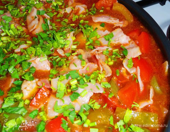 Пробуем. Если нужно, добавляем соль, сахар, перец. Добавляем оливковое масло (2 столовые ложки).
