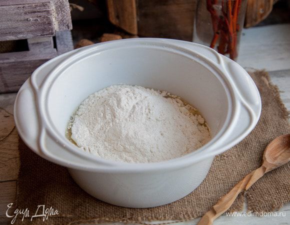 Добавляем муку.