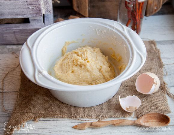 Замешиваем тесто.