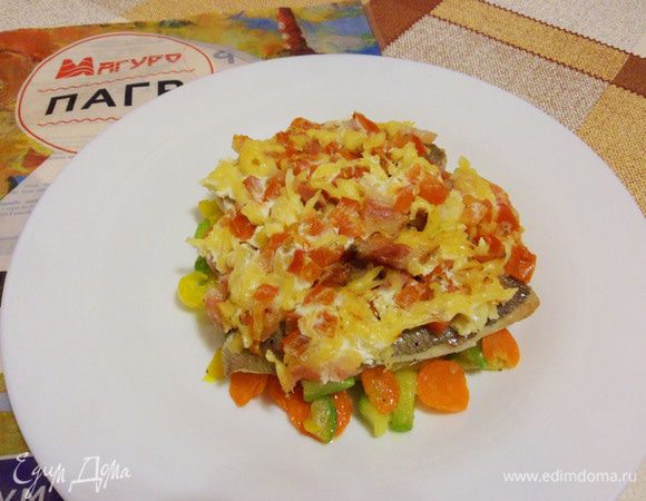 Сверху — запеченную приправу. 