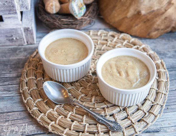  Раскладываем массу в формочки.