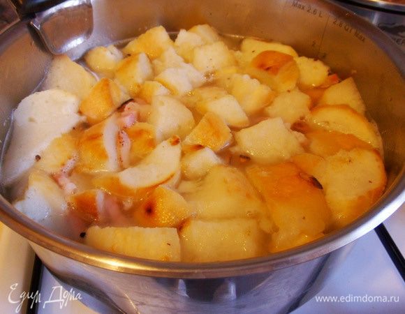 Добавить куриный бульон.