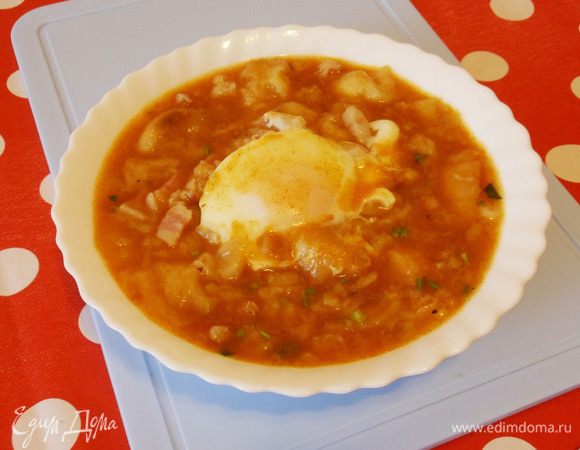 Поставить тарелку в разогретую до 170°С духовку на 5 минут. 