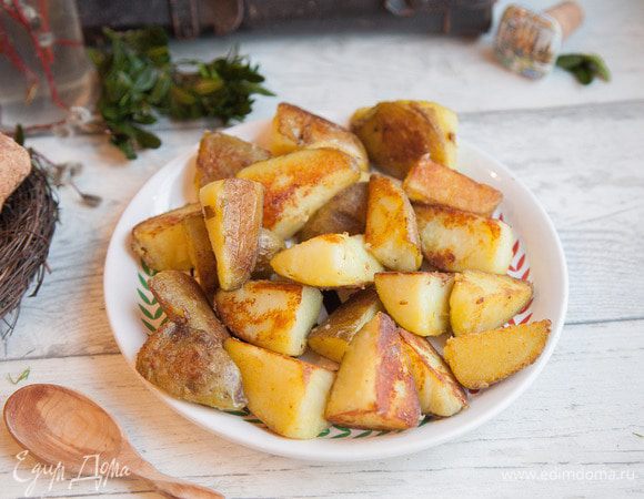 Обжариваем наши дольки до золотистой корочки.