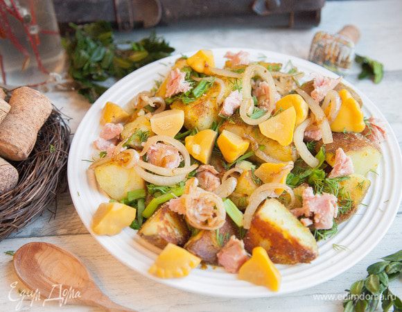 Затем патиссоны и обжаренный лук.