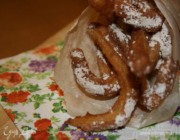 Посыпать пудрой с корицей, в кулечек, и на прогулку!