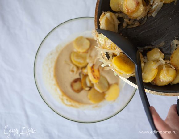 Добавить в нутовую смесь картошку с луком.