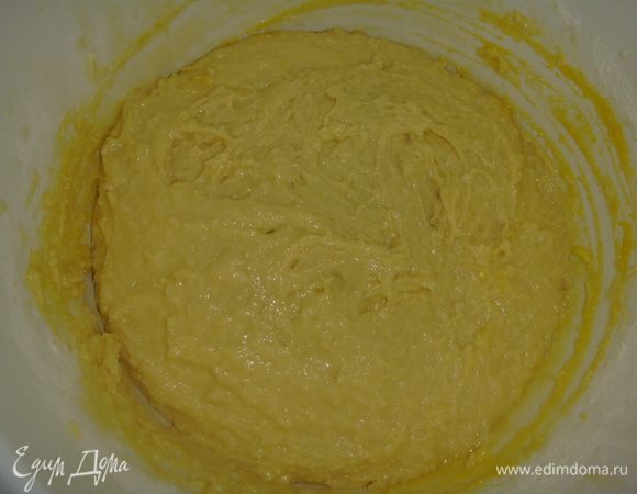 Накрываем тесто пищевой пленкой и ставим в тепло на 1 час.