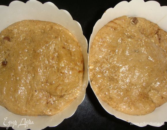 Выкладываем тесто в формы на 1/2 и ставим в тепло еще на 1 час. 