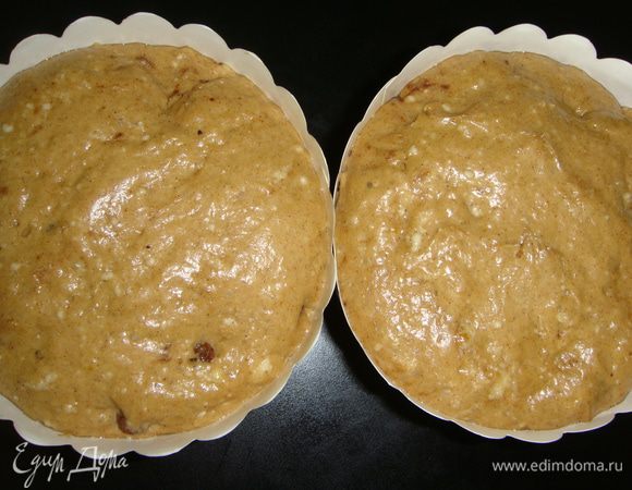 Тесто увеличилось в объеме. Выпекаем куличи в разогретой до 180°С духовке 30-40 минут. 