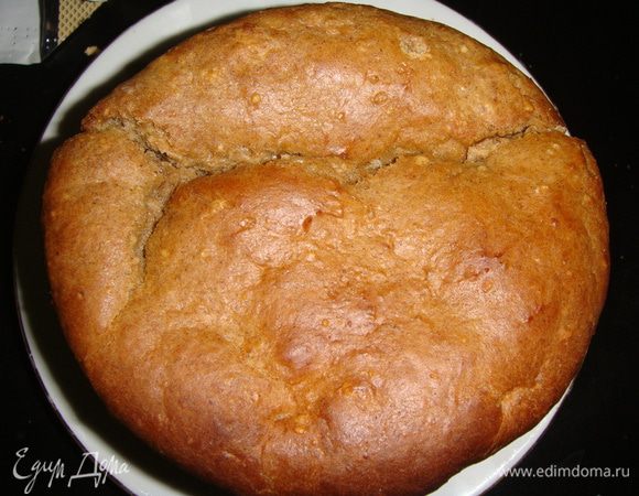 Накрываем срезанной шапочкой. Так же поступаем со вторым куличом.