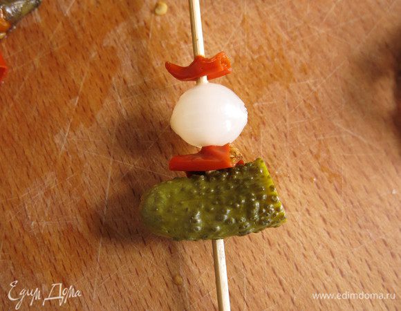 Лук и еще один перец.