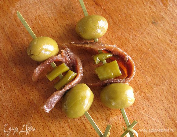 В завершении оливки.