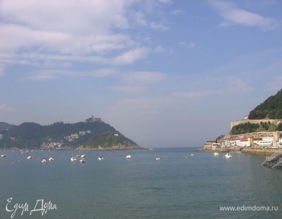 Не могла пройти мимо такого конкурса, хоть и не отвечаю всем условиям. Побывать в Испании было юношеской мечтой, немного литературной В. Ирвинга и поэтической Г. Лорки. В восемнадцать-двадцать лет не могла себе представить, что мечта осуществится, но мечты все-таки сбываются, Испания показала свои красоты, угостила необычными блюдами, как раз первый город и первое испанское кафе было в Сан-Себастьяне.