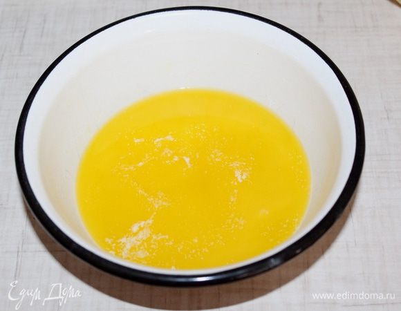 Сливочное масло растопить.