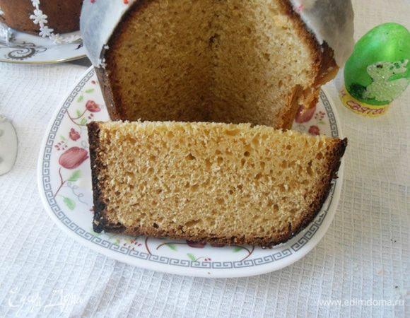 Так как мы делали кулич безопарным способом, он получился более плотный, не крокхий, но это мне в нем и нравится!