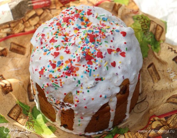 Выпекаем в духовке минут 25-30, на средние формы. При изменении размера форм время выпекания может меняться от 20 до 50 минут. 
Куличи сверху должны подрумяниться. Готовность проверять зубочисткой. 