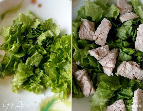Порезать салатные листья, добавить нарезанную грудку.