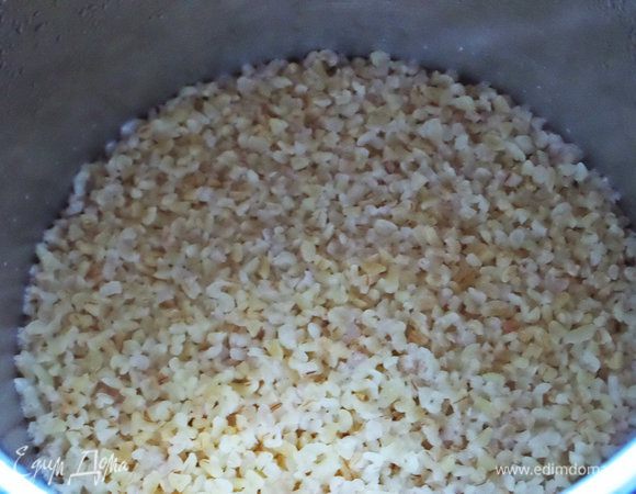 Булгур тем временем готов и впитал всю воду.