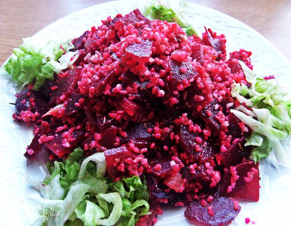 Рядом зелень.