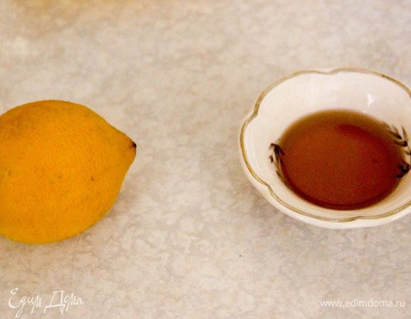 Особый «шарм» куличу придаст лимонная цедра и несколько столовых ложек коньяка. Все хорошо размешиваем и оставляем на ночь. 