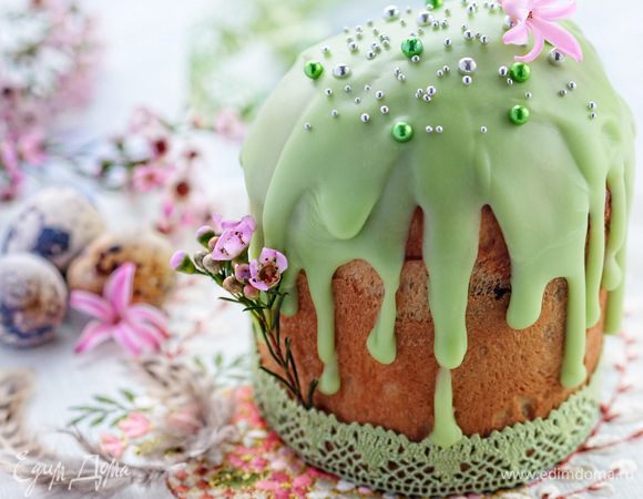 Готовые куличи остудить и украсить по вкусу. Я украсила готовой глазурью, сахарными бусинами и живыми цветами. Прекрасных праздников и чудесного настроения!