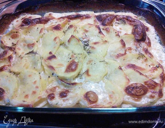 Духовку разогреть до 220°С и запекать гатен приблизительно 1 час. Картофель должен быть уже почти готовым, поэтому время зависит от толщины нарезки и, соответственно, сорта самого картофеля.