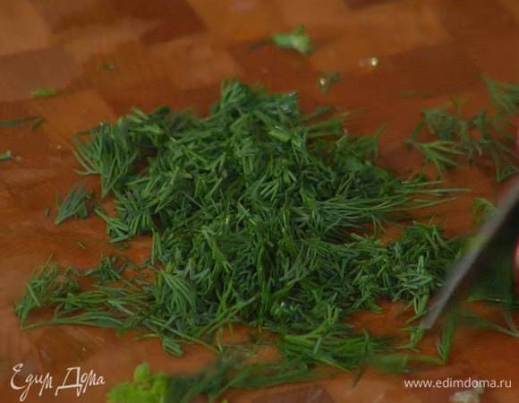 Укроп мелко порубить.