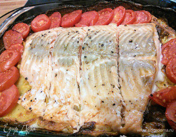 Запекать минут 20-25 минут. Если вы используете порционные кусочки рыбы, то время ее запекания должно быть короче.