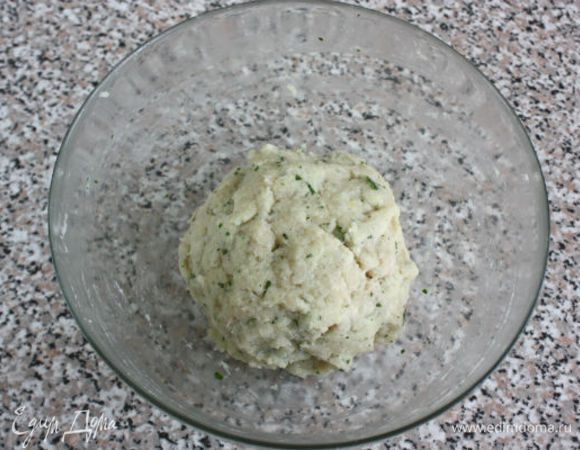 Если «тесто» слишком жидкое, можно добавить хлебные крошки. Уже на этом этапе запах очень аппетитный! 