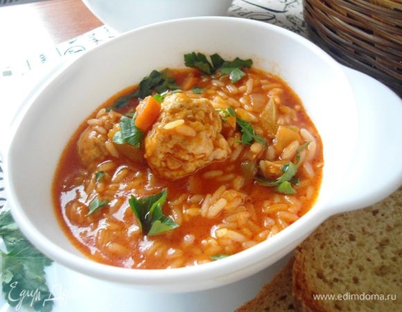 Готовый густой суп-рагу при подаче присыпать рубленой петрушкой.