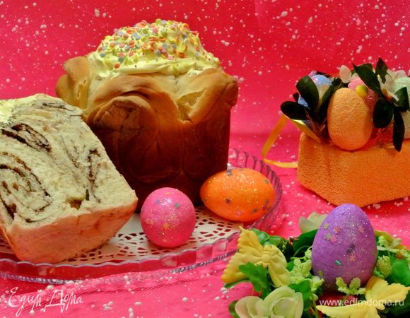 Украсить помадкой, я взяла готовую, и посыпками.