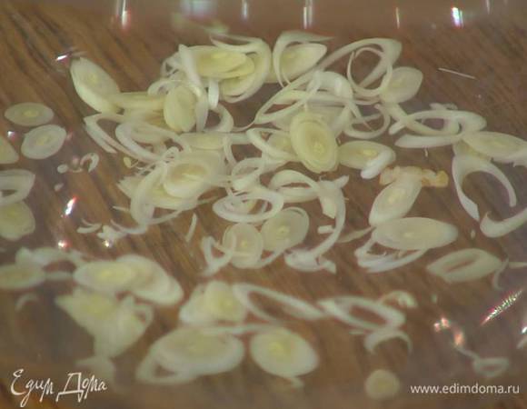 Стебель лимонника нарезать тонкими кольцами — должна получиться 1 ч. ложка.