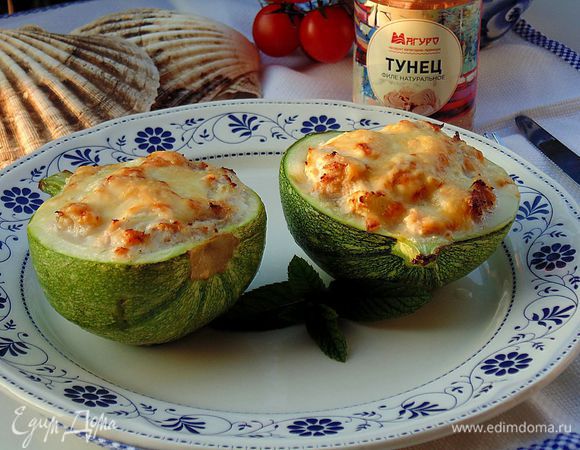 Запекать при температуре 180°C 20–25 минут до золотистого цвета.
Приятного аппетита!!