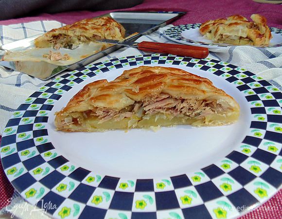 Мы увезли пирог на пикник! Вкусен как в горячем, так и в теплом виде.
Приятного аппетита!