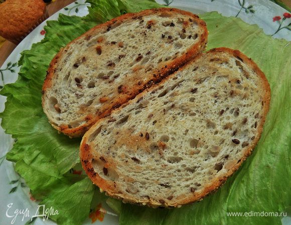 Ломтики хлеба (у меня с семенами льна, подсолнечника, мака, сезама, есть просо) обжарить на ароматном масле от Biolio.