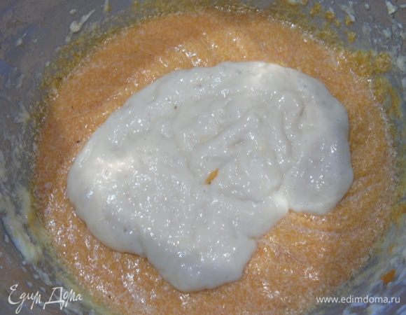 Затем опару и перемешайте.