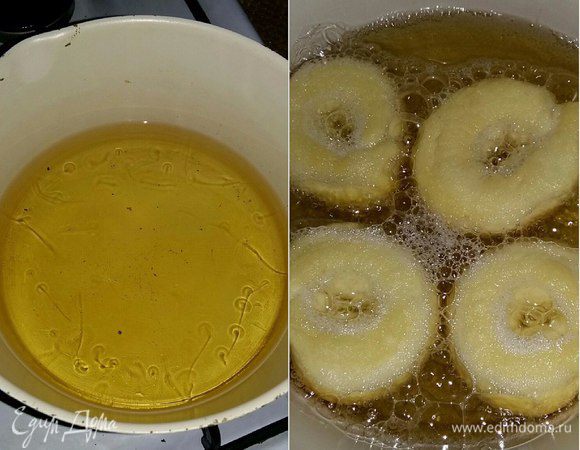 Осталось обжарить калачики на растительном масле. Для этого в небольшую кастрюльку нальем масло, хорошо нагреем его и жарим наши калачики до красивого золотистого цвета. При жарке калачики увеличиваются в размере, и становятся пышненькими. 