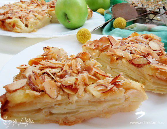 Охлаждаем готовый пирог, нарезаем и наслаждаемся. Мне очень нравится структура разреза этого пирога, меня почему-то она завораживает. Приятного аппетита!