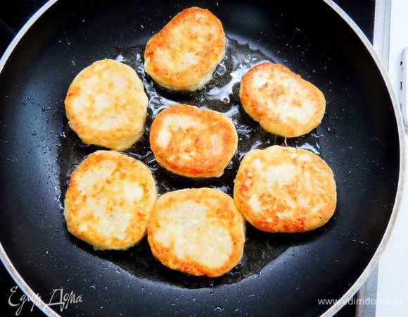 Наши сырники готовы.