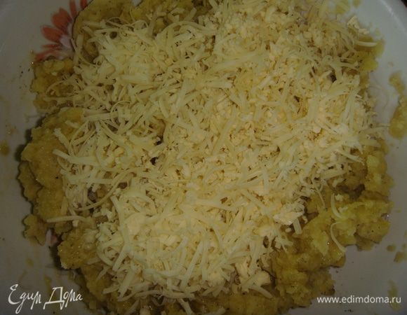 Добавить сыр, перемешать.