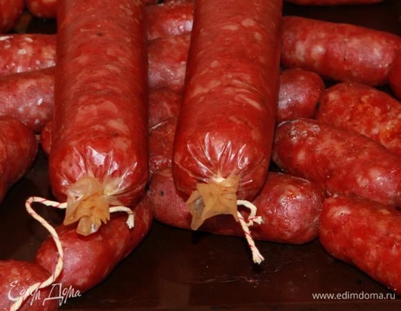 Такой вид имела колбаса по истечении 4,5 часов в духовке.