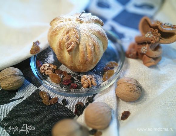 Перед подачей посыпать сахарной пудрой. 