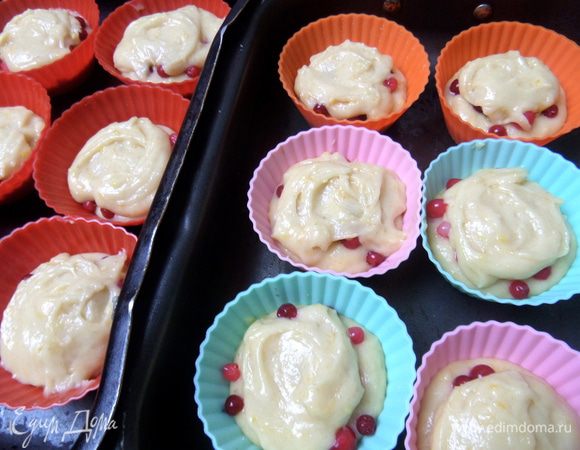 Закрыть остатками теста.