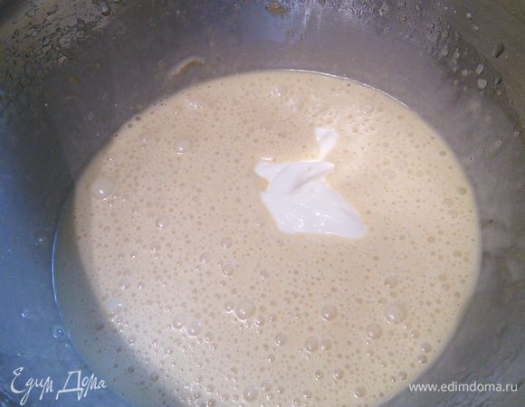 Очередь йогурта. Он может быть любым на ваш вкус. От консистенции йогурта зависит и его количество, возможно его понадобится чуть больше. 