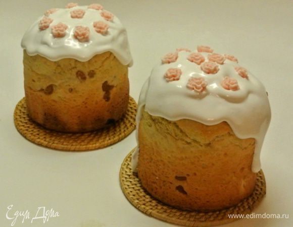 Украсить глазурью. Я делала цветы из мастики, ими украсила куличи.