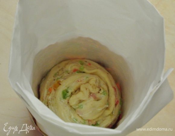 Разложить по формам. У меня 2 формы. Поставить на расстойку на 60 минут.