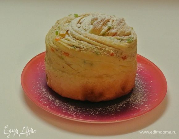 Выпекать 35-40 минут при 180°С. Посыпать сверху сахарной пудрой, чтобы были видны слои.