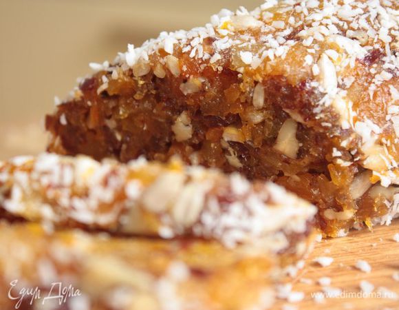 В последующем также храните ее в пергаменте, чтобы не заветрилась. Она отлично подойдет к чаю, вместо других десертов или в качестве сытного перекуса.